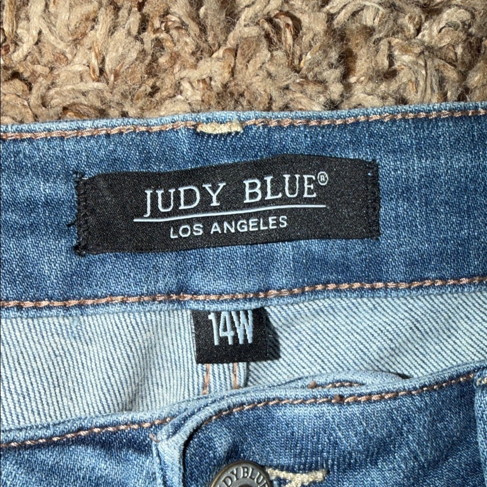 Judy Blue Mid Blue Cropped Wide Leg Ankle Jeans with Frayed Hem - Picture 4 of 5